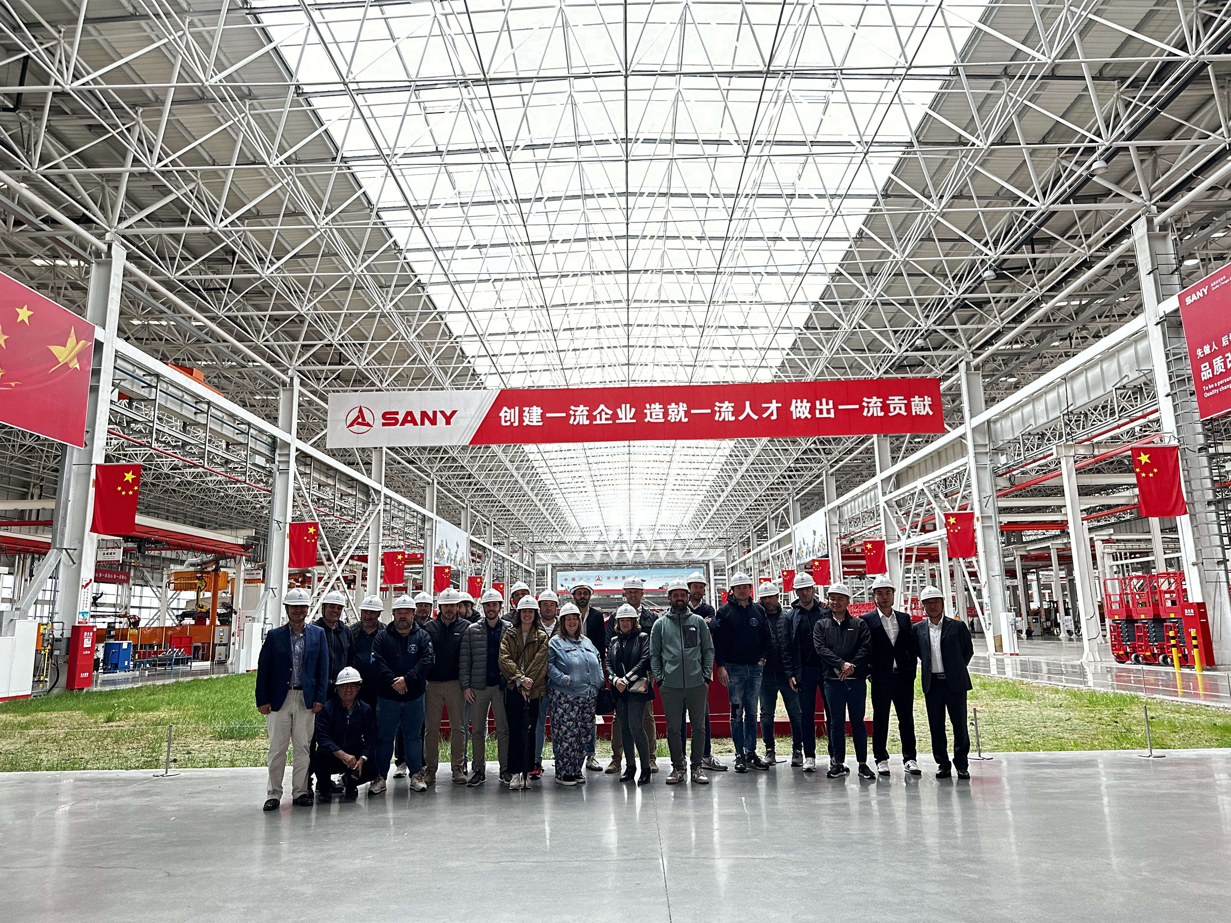 Clientes y distribuidores de SANY Iberia visitan las fábricas de excavadoras y palas SANY en los alrededores de Shanghái
